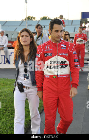 Jun 27, 2009 - Richmond, Virginia, USA - HELIO CASTRONEVES and his girlfriend ADRIANA HENAO during pre-race activities for the  IRL SunTrust Indy Challenge at Richmond International Raceway in Richmond, VA on June 27, 2009. (Credit Image: © Tina Fultz/ZUMA Press) Stock Photo