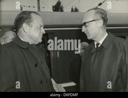 May 16, 1963 - Bonn, Germany - American Ambassador to West-Germany GEORGE MCGHEE (L) meets with German Ambassador to the US EHRENFRIED VON HOLLEBEN.  (Credit Image: © KEYSTONE Pictures/ZUMAPRESS.com) Stock Photo