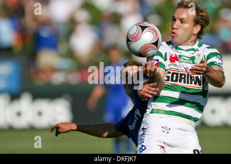 Jun 28, 2009 - Kansas City, Kansas, USA - Vicente Vuoso #30 of Club Santos Laguna lays the ball off his shoulder during the Santos Laguna vs Kansas City Wizards soccer match in the SuperLiga 2009 tournament play. Santos Laguna defeated the Kansas City Wizards 3-1 at CommunityAmerica Ballpark. (Credit Image: © Tyson Hofsommer/Southcreek Global/ZUMA Press) Stock Photo