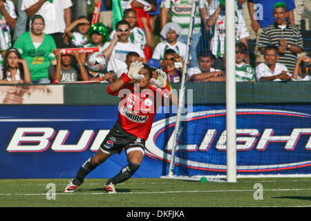 Jun 28, 2009 - Kansas City, Kansas, USA - Oswaldo Sanchez #1 of Club Santos Laguna makes a save during the Santos Laguna vs Kansas City Wizards soccer match in the SuperLiga 2009 tournament play. Santos Laguna defeated the Kansas City Wizards 3-1 at CommunityAmerica Ballpark. (Credit Image: © Tyson Hofsommer/Southcreek Global/ZUMA Press) Stock Photo