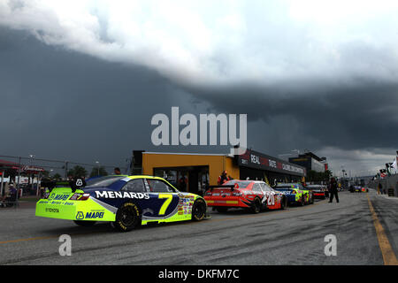 Jul 02, 2009 - Daytona Beach , Florida, USA - Cars prepare to enter the track before a rain delay at the NASCAR Coke Zero 400 practice session on  Thursday, July 2, 2009 at Daytona International Speedway in Daytona Beach, FL. (Credit Image: © Alex Menendez/Southcreek Global/ZUMA Press) Stock Photo