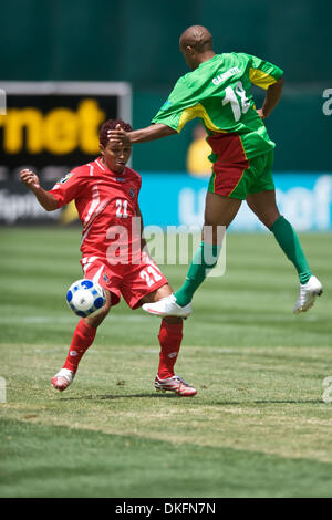 Jul 05, 2009 - Oakland, California, USA - Panama midfielder ALMICAR HENRIQUEZ knocks the ball by Guadeloupe defender THOMAS GAMIETTE in CONCACAF Gold Cup Group C action at Oakland-Alameda County Coliseum. (Credit Image: © Matt Cohen/Southcreek Global/ZUMA Press) Stock Photo