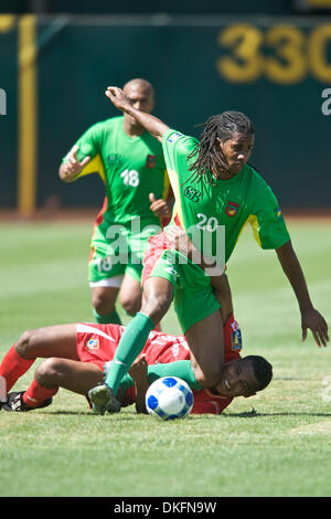 Jul 05, 2009 - Oakland, California, USA - Panama forward BLAS PEREZ pulls down Guadeloupe defender LARRY CLAVIER in CONCACAF Gold Cup Group C action at Oakland-Alameda County Coliseum. (Credit Image: © Matt Cohen/Southcreek Global/ZUMA Press) Stock Photo