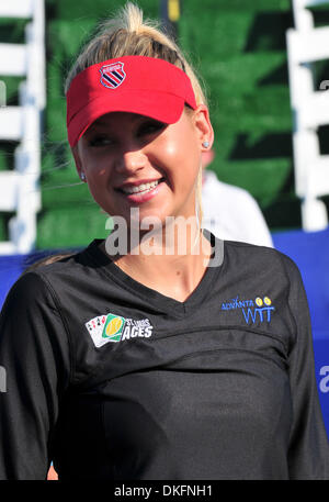 Jul 06, 2009 - King Of Prussia, Pennsylvania, USA - ANNA KOURNIKOVA of the Aces participated in a Quickstart tennis children's clinic presented by USTA Middle States. Though unable to play due to a wrist injury sustained while practicing for the WTT season, Kournikova stayed for the match to root for her teammates and joined the Freedoms and her Aces teammates for a post-match auto Stock Photo