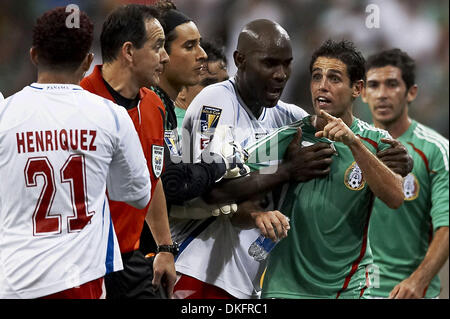 Jul 10, 2009 - Houston, Texas, USA - JOSE CASTRO (#15) of Mexico is held back while arguing with Amilcar Henriquez Espinoza (#21) of Panama.  Panama and Mexico tied 1-1 at Reliant Stadium. (Credit Image: © Diana Porter/Southcreek Global/ZUMA Press) Stock Photo