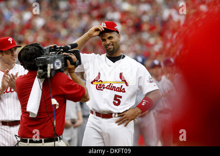 Jul 14, 2009 - St. Louis, Missouri, USA - MLB Baseball - National League All-Stars  chat on the field during batting practice before Major League Baseball's All-Star  game at Busch Stadium in