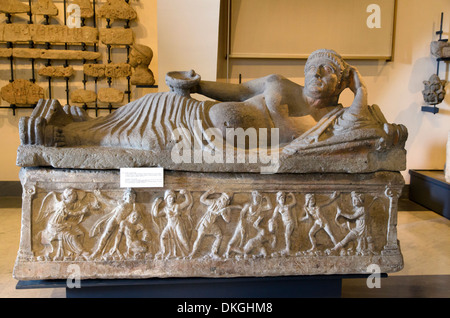 Sarcophagus of Velthur Vipiana. On the front of the chest, the massacre of the Niobidis: on the left side, the battle of the centaurs and on the right side, Achilles dragging Hector's body. The lid id is a plaster cast of the oroginal, displayed in the Archeological Museum of Florence. From Tuscania, Necropolis of Carcarello 310-300 BC - Vatican Museums , Rome Stock Photo