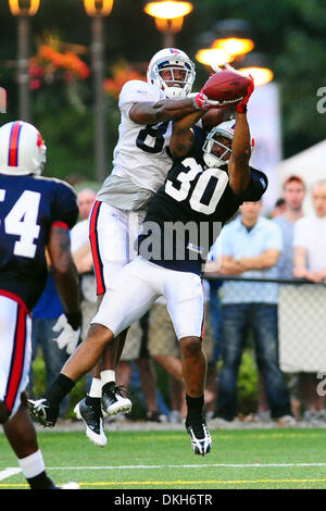 Photo: Shawn Nelson scores on New England Patriots at Gillette Stadium. -  BOS2009091402 