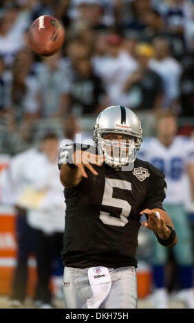 Oakland Raiders Bruce Gradkowski (5) during game action at the Oakland ...