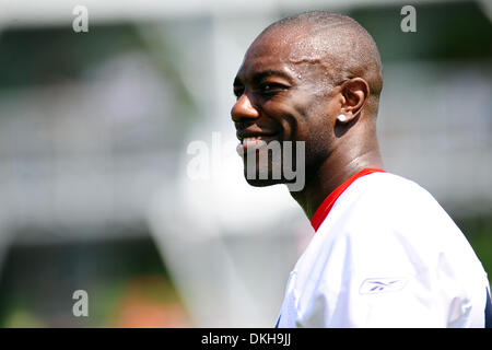 Buffalo Bills wide reciever Terrell Owens models this seasons 50th season  celebration throwback jersey Thursday night at St. John Fisher College in  Rochester, NY (Credit Image: © Michael Johnson/Southcreek  Global/ZUMApress.com Stock Photo 