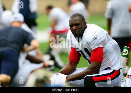 Buffalo Bills wide reciever Terrell Owens takes a break on the bench as Wednesday's practice comes to an end at St. John Fisher College in Rochester, NY. (Credit Image: © Michael Johnson/Southcreek Global/ZUMApress.com) Stock Photo