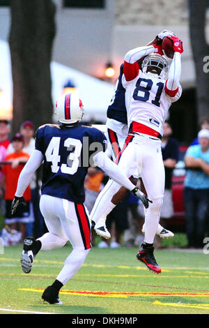 Buffalo Bills rookie tight end Shawn Nelson races up field after making the  catch during Monday night's practice at St. John Fisher College in  Rochester, NY. (Credit Image: © Michael Johnson/Southcreek  Global/ZUMApress.com