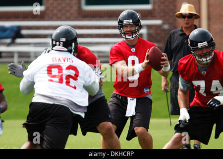 June 10, 2009: Atlanta Falcons quarterback Chris Redman (8) takes a pass during a scrimmage at the Atlanta Falcons OTC in Flowery Branch, Ga. (Credit Image: © Daniel Shirey/Southcreek Global/ZUMApress.com) Stock Photo