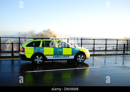 Cleethorpes, UK. 6th December 2013. UK Weather.High tides peak on Cleethorpes promenade. Credit:  Ian Francis/Alamy Live News Stock Photo