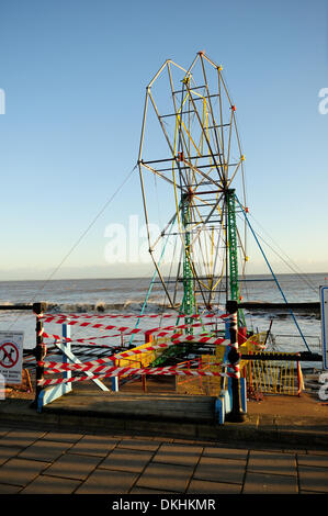 Cleethorpes, UK. 6th December 2013. UK Weather.High tides peak on Cleethorpes promenade. Credit:  Ian Francis/Alamy Live News Stock Photo