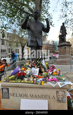 Parliament Square, London, UK. 6th December 2013. Flowers and tributes are left for the late South African leader in Parliament Square. Credit:  Matthew Chattle/Alamy Live News Stock Photo