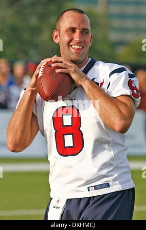 Texans fan buys Matt Schaub jersey to burn it in Reliant Stadium