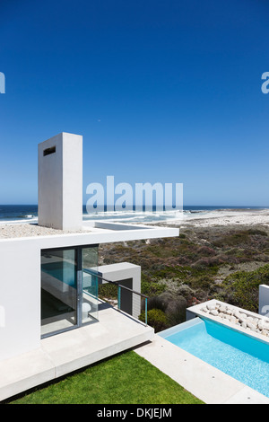 Picture of Modern house overlooking ocean Stock Photo - Alamy