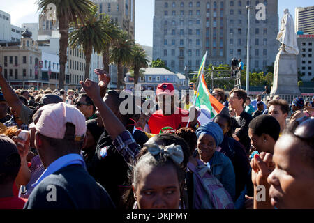 Cape Town, South Africa. 6th Dec, 2013. South Africans gathered at the Grand Parade, Cape Town at 5pm this afternoon to bid farewell to the late Nelson Mandela. Credit:  Blaize Pascall/Alamy Live News Stock Photo