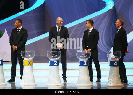 Costa Do Sauipe, Brazil. 6th Dec, 2013. Renowned soccer players attend the final draw for the groups and matchups of the 2014 FIFA World Cup Brazil in Costa do Sauipe, Brazil, on Dec. 6, 2013. (Xinhua/Xu Zijian) Credit:  Xinhua/Alamy Live News Stock Photo