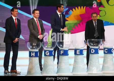 Costa Do Sauipe, Brazil. 6th Dec, 2013. Renowned soccer players attend the final draw for the groups and matchups of the 2014 FIFA World Cup Brazil in Costa do Sauipe, Brazil, on Dec. 6, 2013. (Xinhua/Xu Zijian) Credit:  Xinhua/Alamy Live News Stock Photo