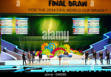 Costa Do Sauipe, Brazil. 6th Dec, 2013. Photo taken on Dec. 6, 2013 shows the ceremony of the final draw for the groups and matchups of the 2014 FIFA World Cup Brazil in Costa do Sauipe, Brazil. Credit:  Xinhua/Alamy Live News Stock Photo