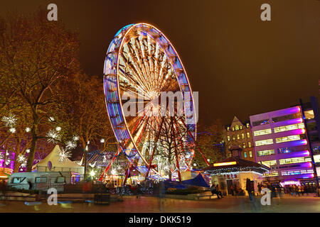 London, UK. 6th December 2013. Lights of a Giant Ferris Wheel and Funfair in Leicester Square for Christmas, London, England Credit:  Paul Brown/Alamy Live News Stock Photo