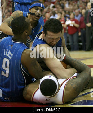 May 22, 2009 - Cleveland, Ohio, U.S. - Orlando forward HEDO TURKOGLU (15) forces a jump ball with Cleveland forward LEBRON JAMES (23) with one second left in the Magic's 107-106 victory over the Cavaliers in game one of the Eastern Conference Finals at Quicken Loans Arena. (Credit Image: © Gary W. Green/Orlando Sentinel/ZUMAPRESS.com) Stock Photo