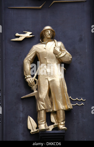 Industries of the British Empire Figure by Carl Paul Jennewein at the Rockefeller Center in New York Stock Photo