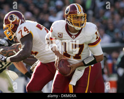 Washington Redskins QB Jason Campbell rolls out to pass pursued by San  Francisco 49ers Ray McDonald in the second quarter at Candlestick Park in  San Francisco on December 28, 2008. The Niners