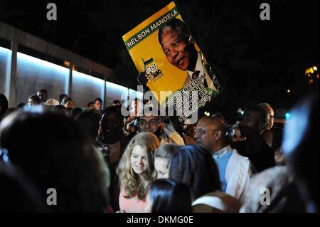 JOHANNESBURG, SOUTH AFRICA: People gathering in Houghton on December 6, 2013, in Johannesburg, South Africa. The Father of the Nation, Nelson Mandela, Tata Madiba, passed away quietly on the evening of December 5, 2013 at his home in Houghton with family. (Photo by Gallo Images / The Times / Alon Skuy) Stock Photo