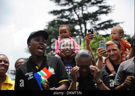 JOHANNESBURG, SOUTH AFRICA: People gather to pay tribute and offer prayers to former president Nelson Mandela on December 7, 2013 in Houghton,in Johannesburg, South Africa. The Father of the Nation, Nelson Mandela, Tata Madiba, passed away quietly on the evening of December 5, 2013 at his home in Houghton with family. Credit:  Gallo images/Alamy Live News Stock Photo