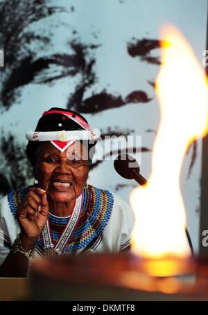 QUNU, SOUTH AFRICA: Laura Mpahlwa shares her Mandela moments  at the Neslon Mandela Museum held a ceremony honouring former President Nelson Mandela on December 7, 2013 in Qunu, South Africa. The Father of the Nation, Nelson Mandela, Tata Madiba, passed away quietly on the evening of December 5, 2013 at his home in Houghton with family. Credit:  Gallo images/Alamy Live News Stock Photo