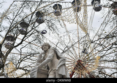 Leicester Square, London, UK. 7th December 2013. The statue of William Shakespeare at the Leicester Square Christmas funfair. Credit:  Matthew Chattle/Alamy Live News Stock Photo