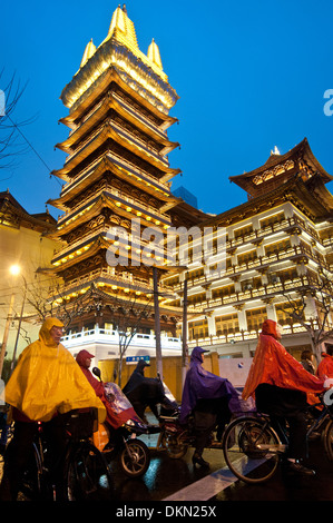 illuminated pagoda of Buddhist Jing'an Temple (Temple of Peace and Tranquility) on West Nanjing Road in Shanghai, China Stock Photo