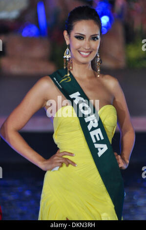 Manila, Philippines. 7th Dec, 2013. Miss Earth-Fire 2013 winner Catharina Choi of Korea during the pageant's grand coronation night held in Alabang, Muntinlupa City, south of Manila on Saturday, 07 December 2013.Photo: George Calvelo/NurPhoto Credit:  George Calvelo/NurPhoto/ZUMAPRESS.com/Alamy Live News Stock Photo