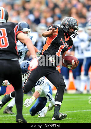 Anaheim, CA, . 7th Dec, 2013. Kai Ross #1 of Huntington Beach in action during the CIF-SS Southwest Final Prep Football game between Newport Harbor vs. Huntington Beach at Angels Stadium in Anaheim.Huntington Beach defeats Newport Harbor 42-21 .Louis Lopez/CSM/Alamy Live News Stock Photo