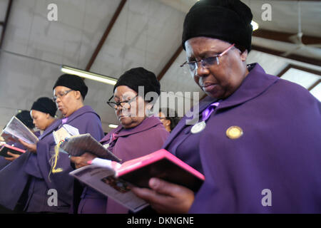 Soweto, South Afica. 8th Dec 2013.  Members of the Regina Mundi Church hold a church service to honour former President Nelson Mandela on December 8, 2013 in Soweto, South Africa. The Father of the Nation, Nelson Mandela, Tata Madiba, passed away quietly on the evening of December 5, 2013 at his home in Houghton with family. He will be buried in Qunu on 15 December 2013. Credit:  Gallo images/Alamy Live News Stock Photo