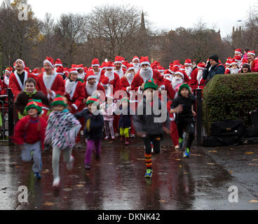 Edinburgh, Scotland UK. 8th Dec 2013. Scottish Christmas Santa Run, Stock Photo