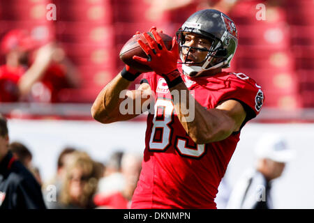 Buffalo Bills' James Hardy makes a catch during football minicamp at Ralph  Wilson Stadium in Orchard Park, N.Y., Thursday, June 12, 2008. (AP  Photo/David Duprey Stock Photo - Alamy