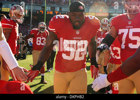 San Francisco 49ers inside linebacker Patrick Willis (52) lines up during  the first half of an NFL football game, Sunday, Sept. 7, 2014, in  Arlington, Texas. (AP Photo/LM Otero Stock Photo - Alamy