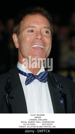 Oct. 10, 2000 - ROYAL ALBERT HALL, KENSINGTON - CLIFF RICHARD.SINGER. LONDON, ENGLAND.ROYAL ALBERT HALL, KENSINGTON.10/10/2000.BC21D23C.CREDIT:(Credit Image: © Globe Photos/ZUMAPRESS.com) Stock Photo