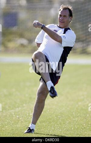 Apr. 19, 1942 - Carson, LOS ANGELES, USA - BRUCE ARENA.USA HEAD COACH.U.S. SOCCER TEAM TRAINING.HOME DEPOT CENTRE, CARSON, LOS ANGELES, USA.06-Jan-06.LA1023.K47873.WORLD CUP PREVIEW 2006.(Credit Image: © Globe Photos/ZUMAPRESS.com) Stock Photo