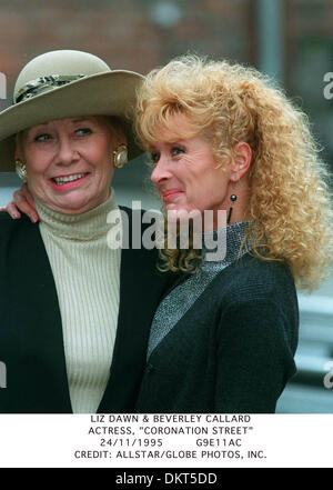 LIZ DAWN & BEVERLEY CALLARD.ACTRESS, ''CORONATION STREET''.24/11/1995.G9E11AC. Stock Photo