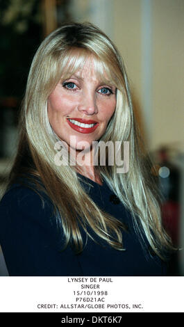 LYNSEY DE PAUL.SINGER.15/10/1998.P76D21AC. Stock Photo