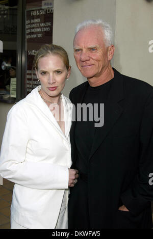 MALCOLM MCDOWELL & KELLEY KUHR.ACTOR & WIFE.HOLLYWOOD, LOS ANGELES, USA.08/07/2002.LAB5792. Stock Photo