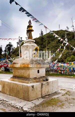 Bhutan, Yotang La pass, chorten on Trashigang to Semtokha, between Trongsa & Bumthang Stock Photo