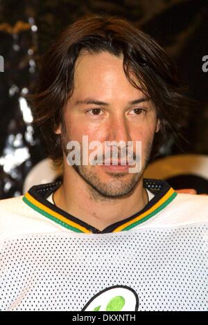 Jan. 1, 1980 - El Segundo, CA, USA - K32208KI.SCORE ANNUAL CELEBRITY HOCKEY GAME -.NHL VS. HOLLYWOOD - .AT HEALTHSOUTH TRAINING CENTER IN EL SEGUNDO, CALIFORNIA -.08/17/2003  -. KATHRYN INDIEK /    2003.KEANU REEVES(Credit Image: © Globe Photos/ZUMAPRESS.com) Stock Photo