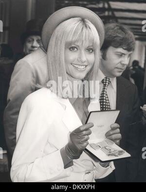 Mar 13, 1979 - London, England, United Kingdom - OLIVIA NEWTON-JOHN was awarded an OBE by the Queen at Buckingham Palace. (Credit Image: © KEYSTONE Pictures/ZUMAPRESS.com) Stock Photo