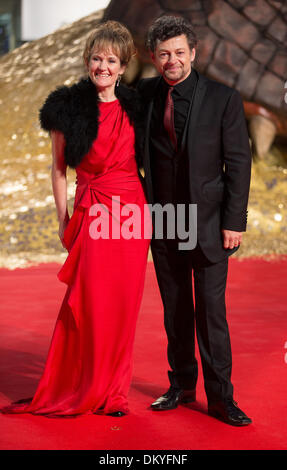 Berlin, Germany. 09th Dec, 2013. British actor Andy Serkis and his wife Lorraine arrive for the European premiere of the adventure film 'The Hobbit - The Desolation of Smaug' in Berlin, Germany, 09 December 2013. The film will start screening in cinemas across Germany on 12 December 2013. Photo: HANNIBAL/dpa/Alamy Live News Stock Photo